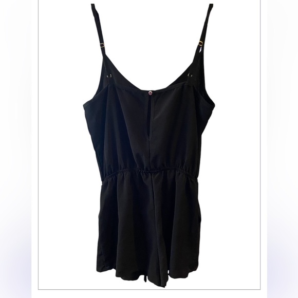One Clothes Black Sleeveless Romper Size Large - Picture 2 of 9